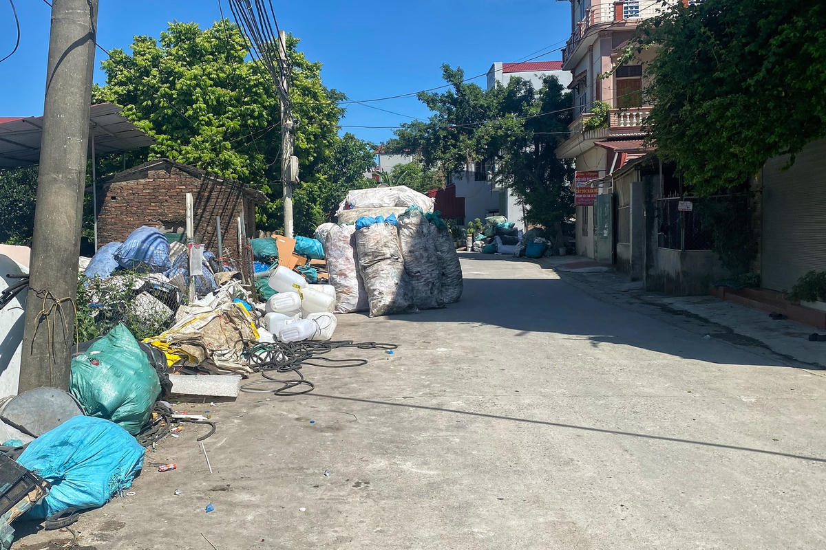 Hà Nội: Người dân phản ánh cơ sở tái chế nhựa 'bức tử' môi trường