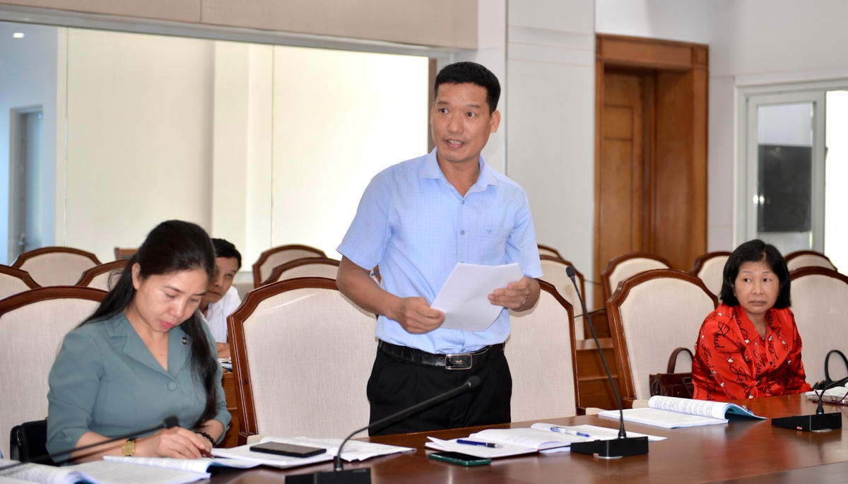 Các đại biểu tham gia góp ý dự thảo Luật Thực hiện dân chủ ở cơ sở.