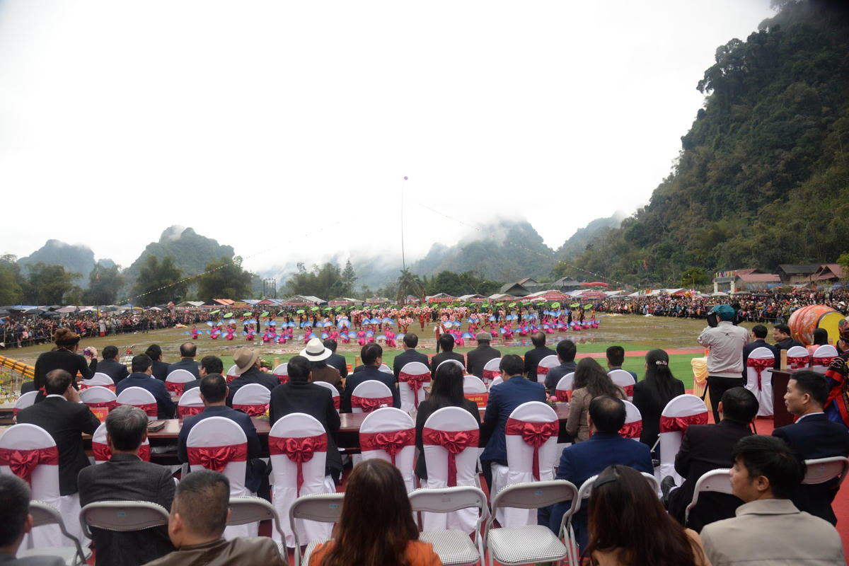 Lễ hội luôn được bà con nhân dân huyện Lâm Bình cùng đông đảo du khách trong và ngoài tỉnh hân hoan tham dự.