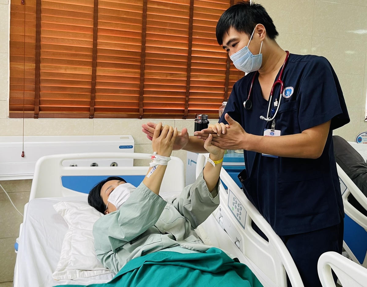 Bệnh nhân nhập viện do tự ý ngừng thuốc không theo chỉ định của bác sĩ. Ảnh: TL.