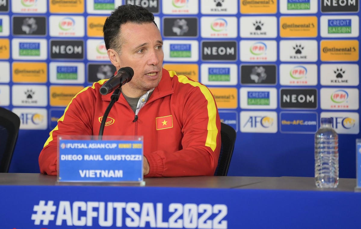 HLV Diego Giustozzi. Ảnh: AFC.