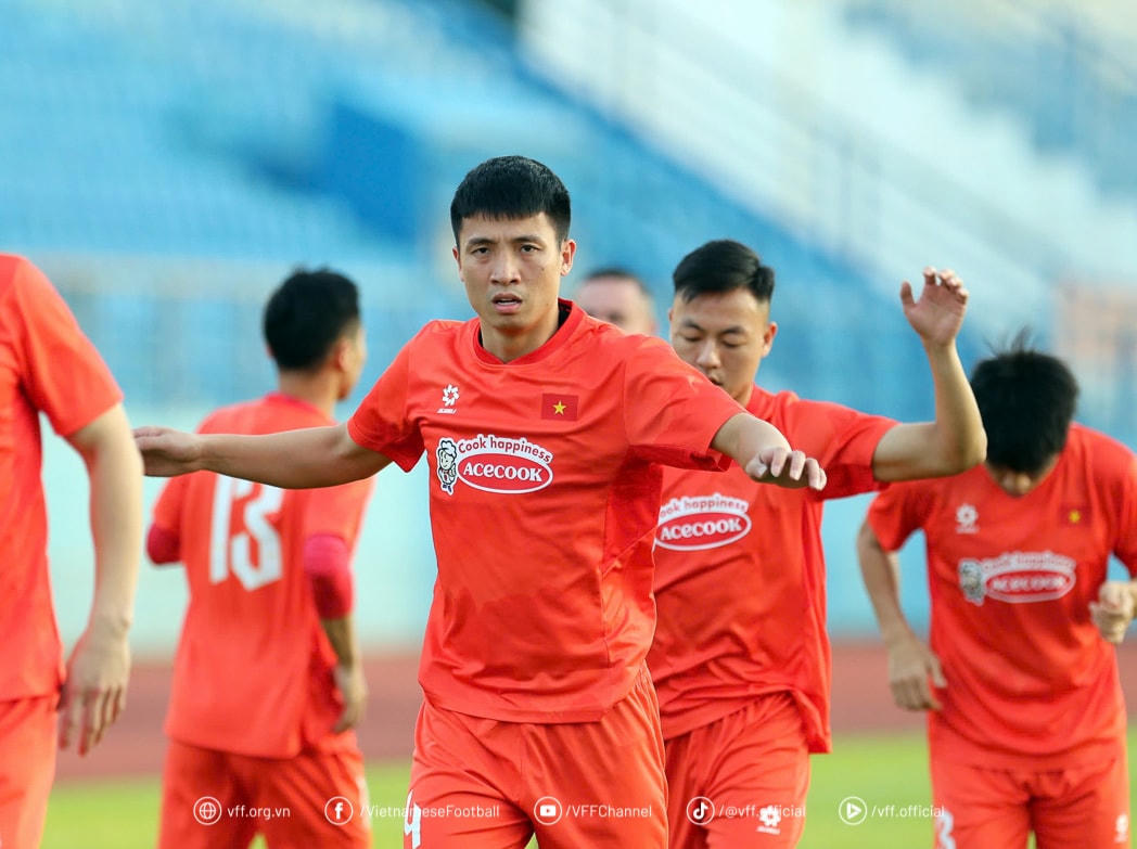 Các cầu thủ đội tuyển Việt Nam tập luyện. Ảnh: VFF.