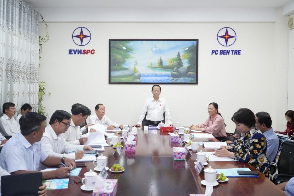 Ông Nguyễn Trúc Sơn - Trưởng Đoàn ĐBQH tỉnh, PCT Thường trực UBND tỉnh Bến Tre chủ trì buổi làm việc với CTĐL Bến Tre.