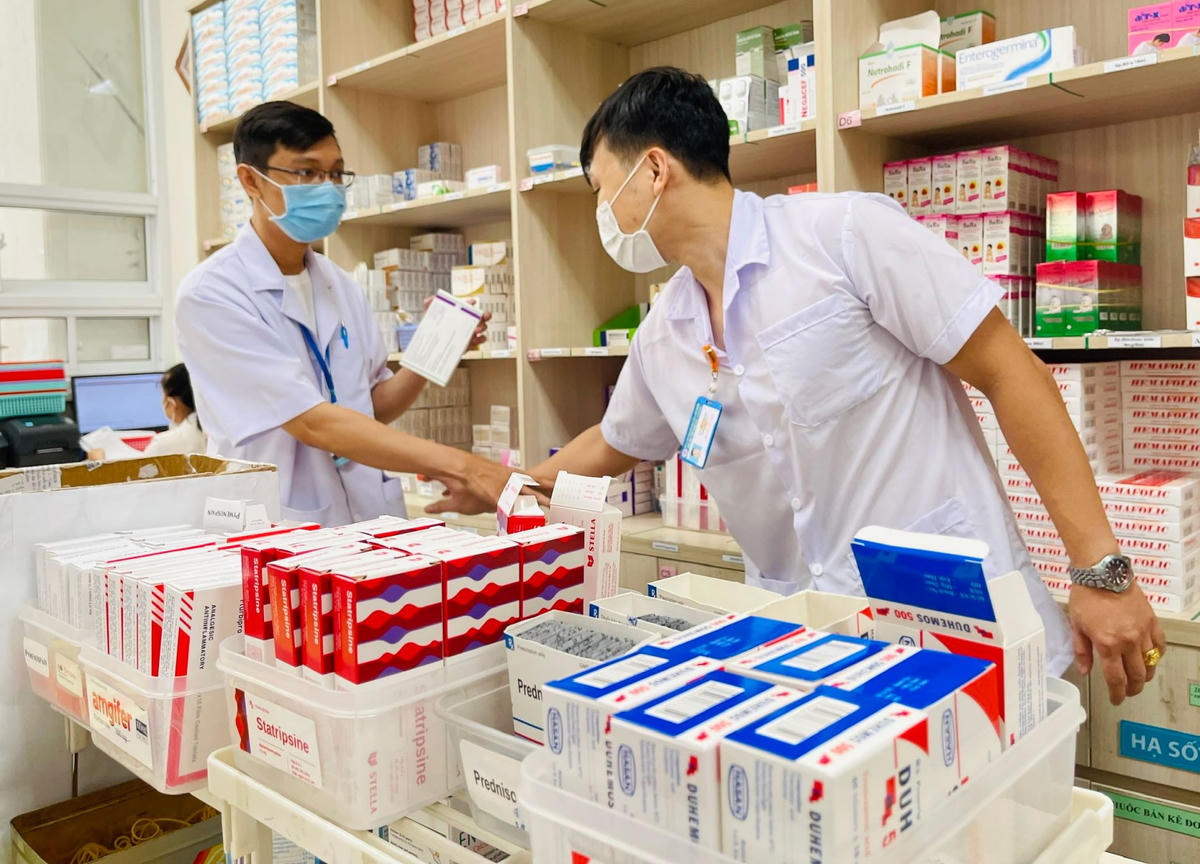 Nhiều bệnh viện ngần ngại với đấu thầu mua sắm thuốc.