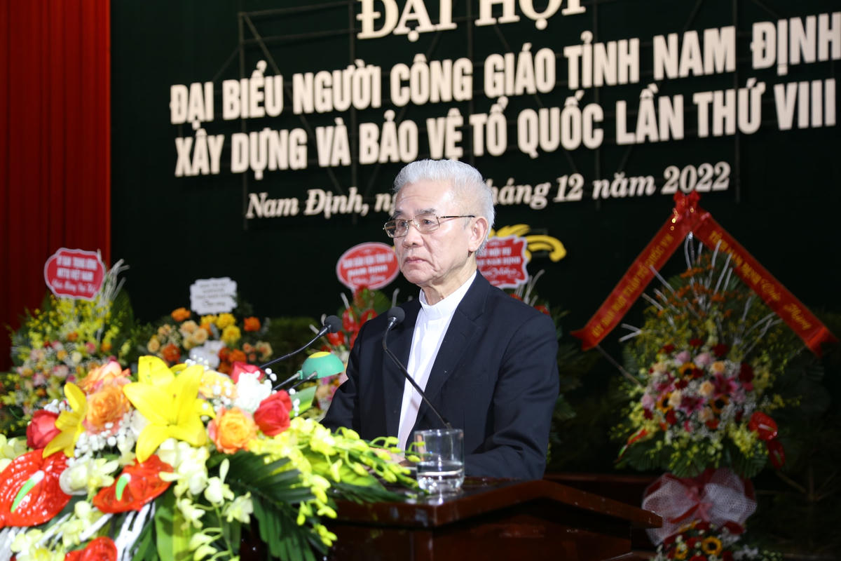 Linh mục Trần Xuân Mạnh, Chủ tịch Ủy ban Đoàn kết Công giáo Việt Nam phát biểu tại Đại hội.