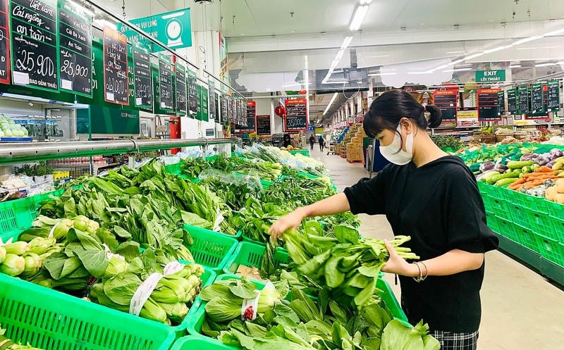 Nhiều mặt hàng thực phẩm vẫn đứng ở mức giá cao.