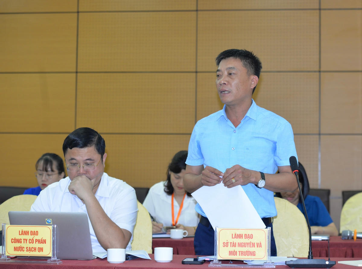 Phó Giám đốc Sở Tài nguyên - Môi trường tỉnh Quảng Ninh Ngọc Thái Hoàng phát biểu tại Hội nghị thông tin báo chí thường kỳ vào ngày 16/5.