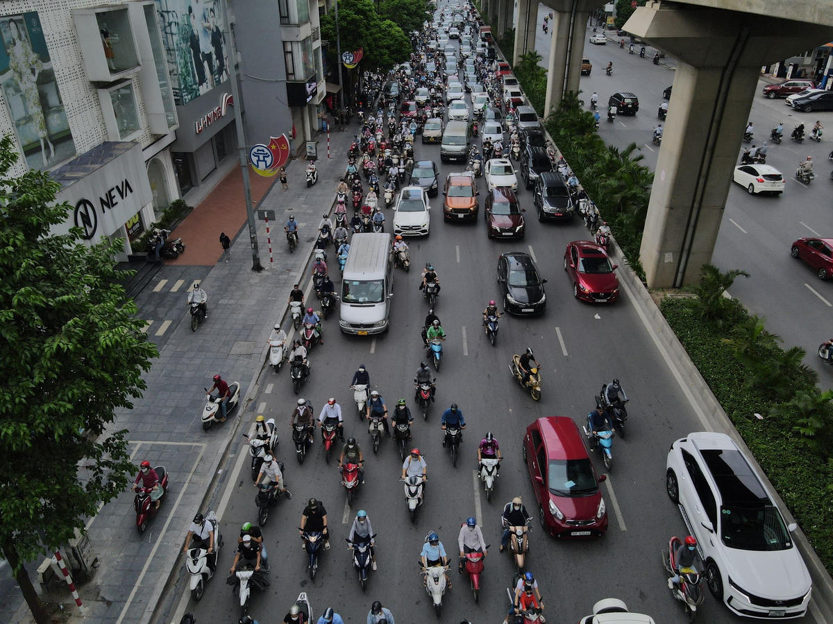 Nhiều tuyến phố Hà Nội dịp cuối năm luôn kín đặc phương tiện giao thông. Ảnh: Lê Khánh.  