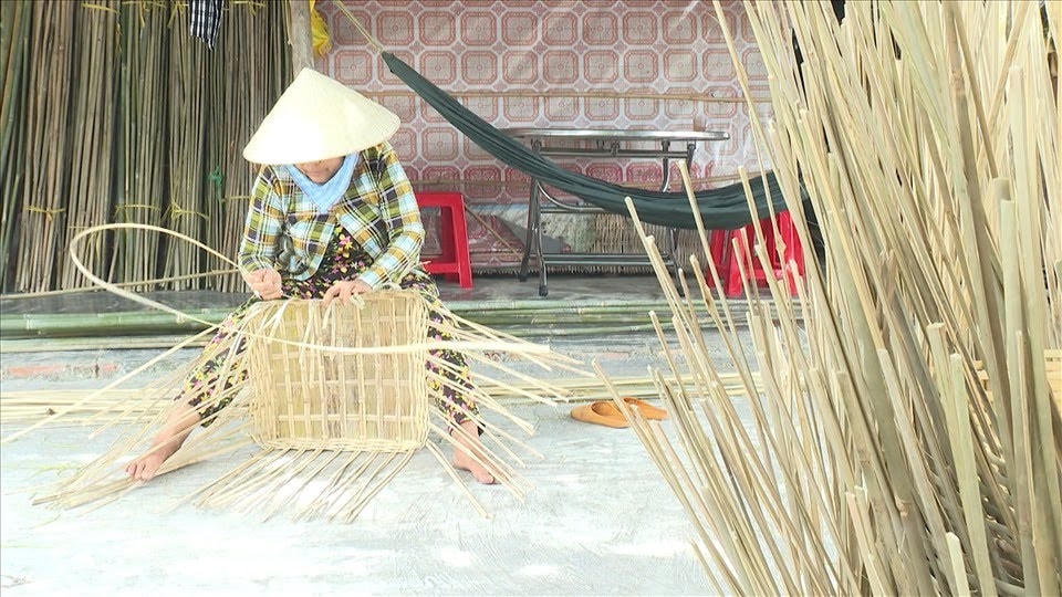 Sản phẩm đan lát đang đứng trước nguy cơ mai một.