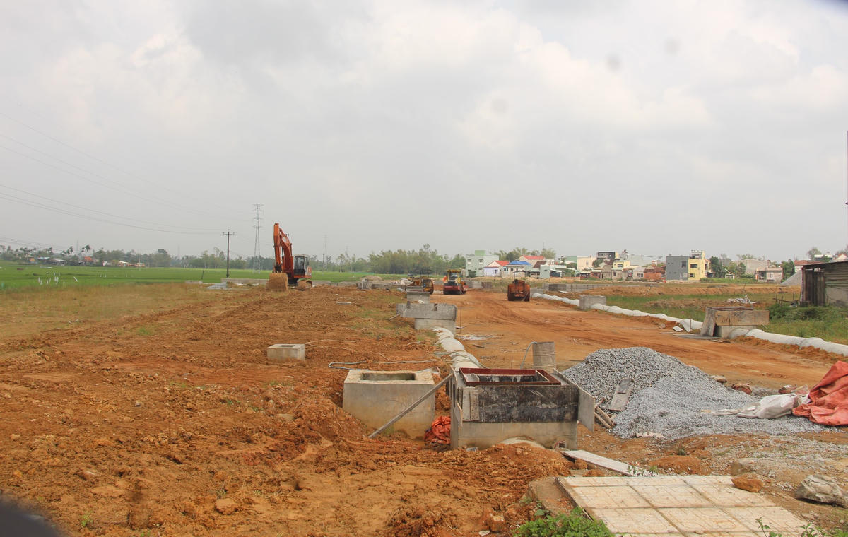 Một góc Khu dân cư Thuận Trà, Hòa Thuận (TP Tam kỳ) thi công dang dở.