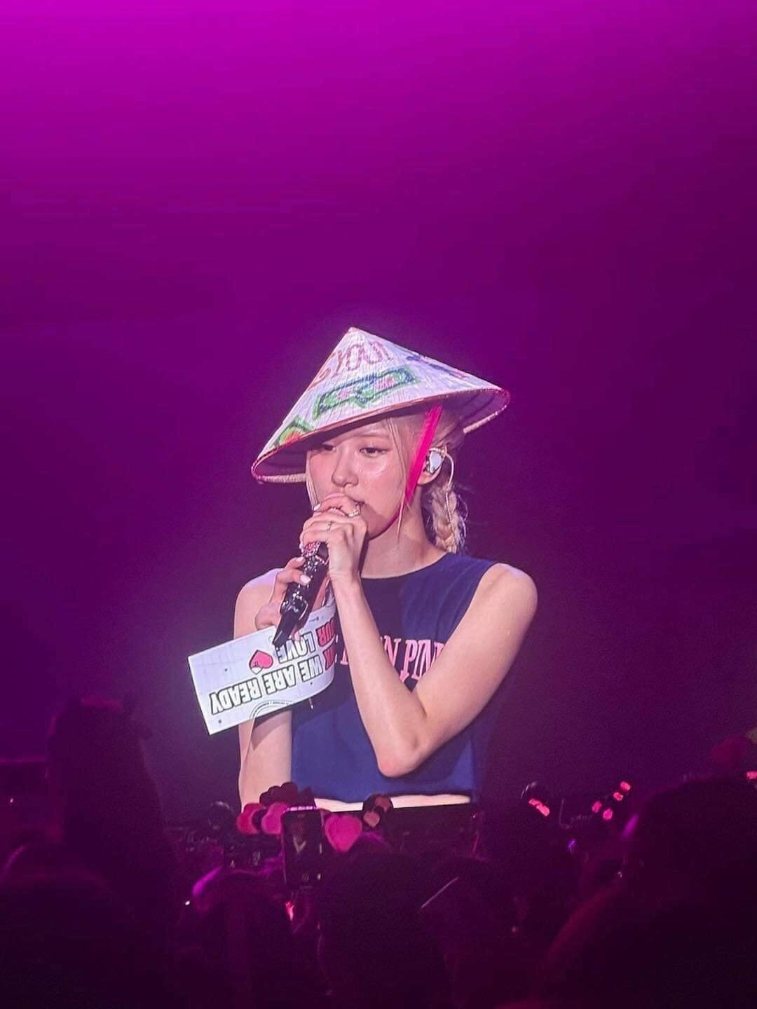 Các thành viên nhóm nhạc Black Pink gây sốt với màn trình diễn trong concert diễn ra tối 29/7, tại sân vận động Mỹ Đình (Hà Nội). 