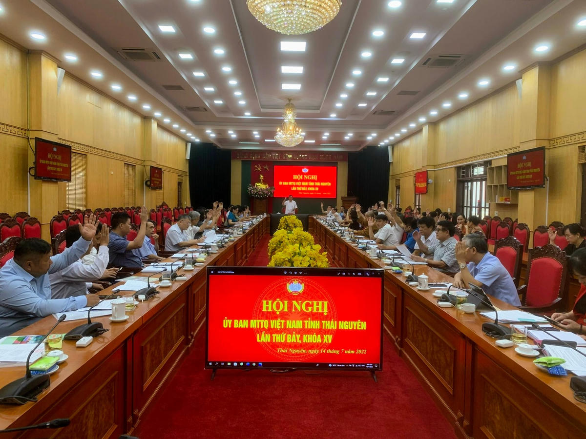 Hội nghị đã tiến hành kiện toàn bầu bổ sung 4 vị tham gia Ủy viên Ủy ban MTTQ tỉnh khóa XV, nhiệm kỳ 2019-2024.