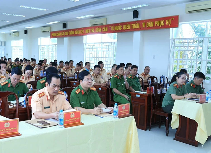 Có 128 cán bộ cảnh sát giao thông trực tiếp làm nhiệm vụ tuần tra, kiểm soát, xử lý tai nạn giao thông tham gia lớp tập huấn.