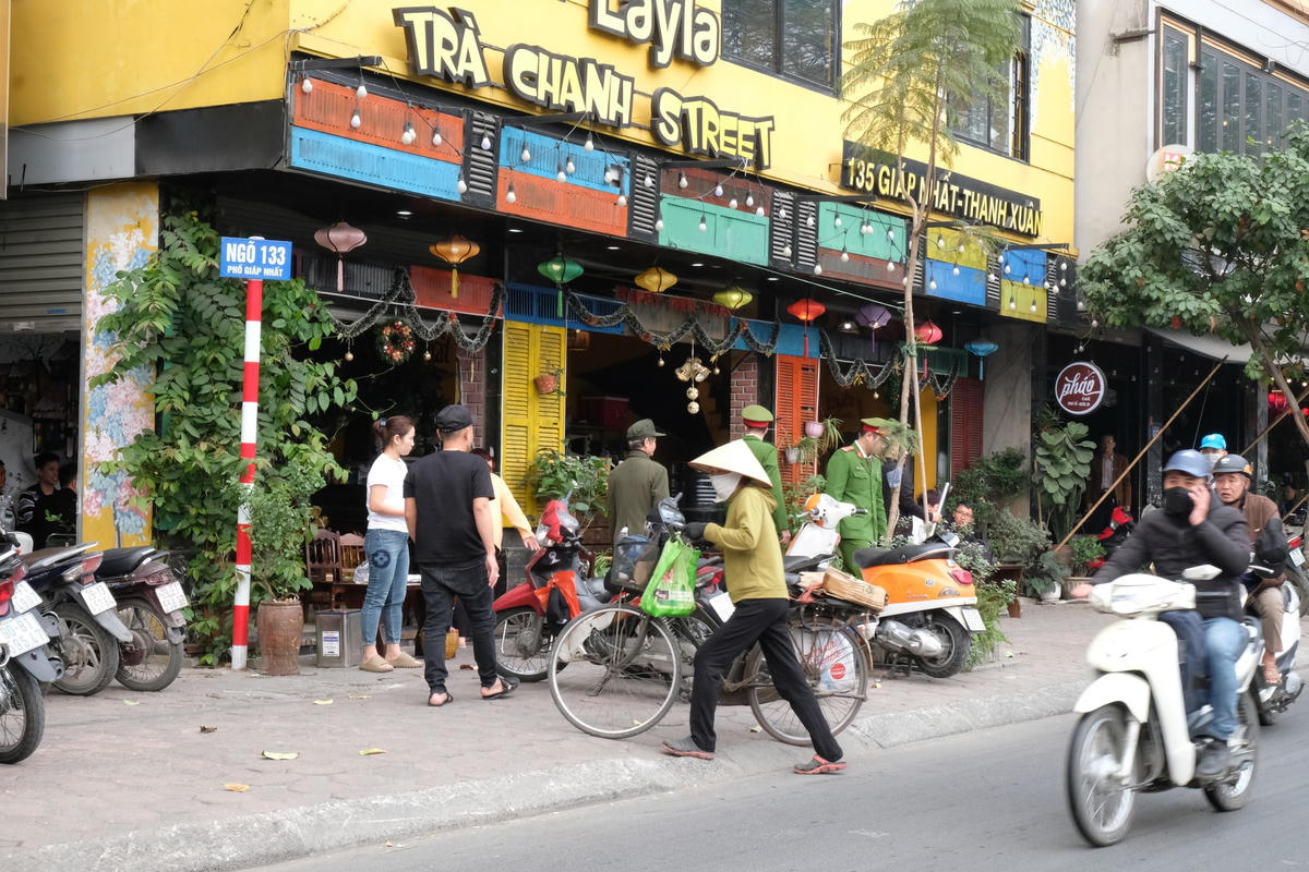 Phường Thượng Đình ra quân giành lại vỉa hè sau phản ánh