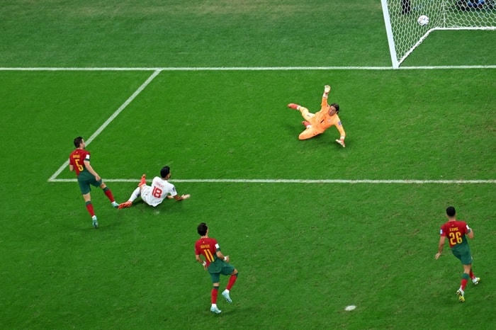 Cơn ác mộng của Thụy Sĩ chưa dừng sau bàn thắng nâng tỉ số lên 4-0 cùa hậu vệ Guerreiro.