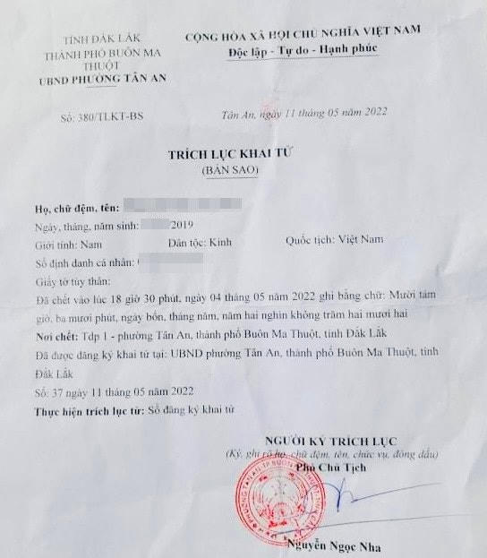 Giấy chứng tử người mẹ đã làm cho con còn sống.