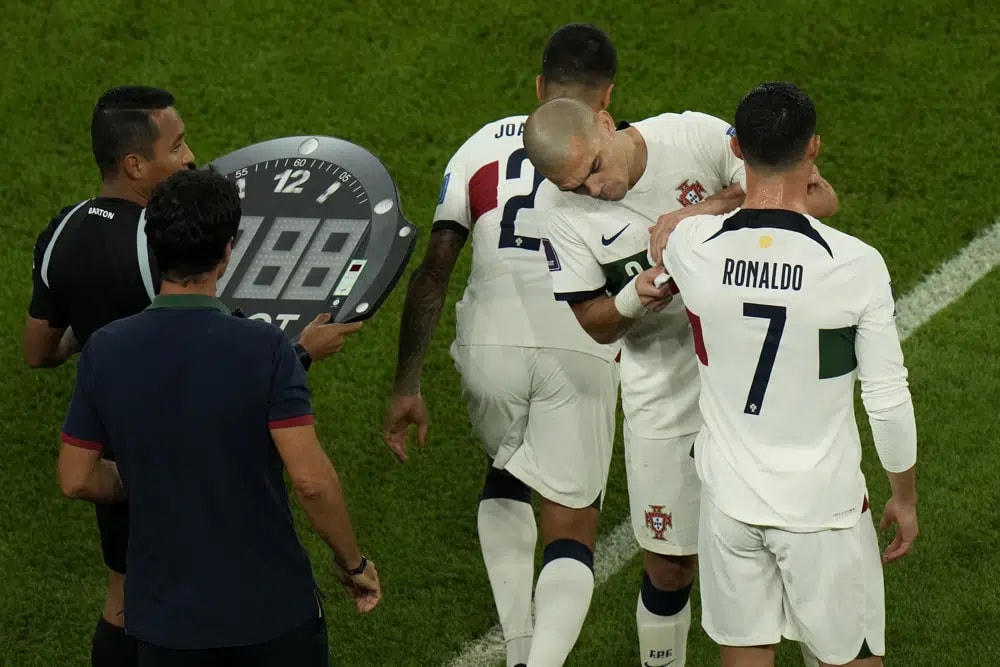 Cristiano Ronaldo viết tâm thư sau khi giấc mơ World Cup tan vỡ