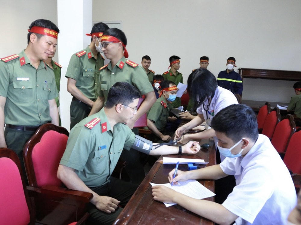Có khoảng 250 cán bộ, chiến sĩ trong lực lượng Công an Hà Tĩnh đăng ký hiến máu đợt này.