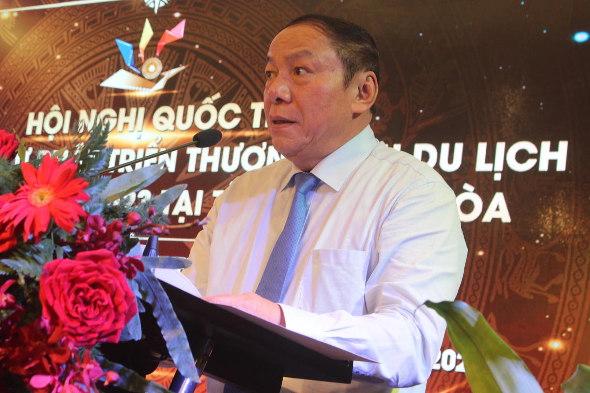 Ông Nguyễn Văn Hùng - Ủy viên Trung ương Đảng, Bộ trưởng Bộ VHTT-DL đang phát biểu tại hội nghị.