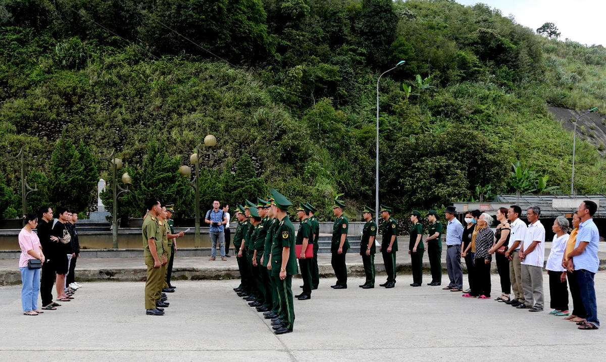 Toàn cảnh buổi tiếp nhận các nạn nhân người VIệt Nam tại Cửa khẩu Quốc tế Cầu Treo.