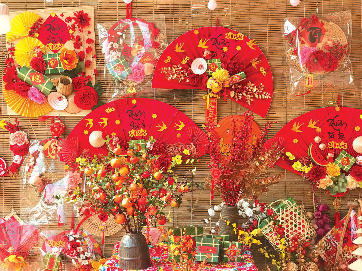 Hội chữ Xuân Quý Mão 2023 mở cửa hàng ngày từ 8h đến 20h, kéo dài đến hết ngày 29/1. Riêng 30 Tết, Hội chữ Xuân mở cửa đón Giao thừa đến 2h sáng hôm sau. Các ngày mùng 1, mùng 2 và mùng 3 Tết, Hội chữ Xuân mở cửa đến 22h.  