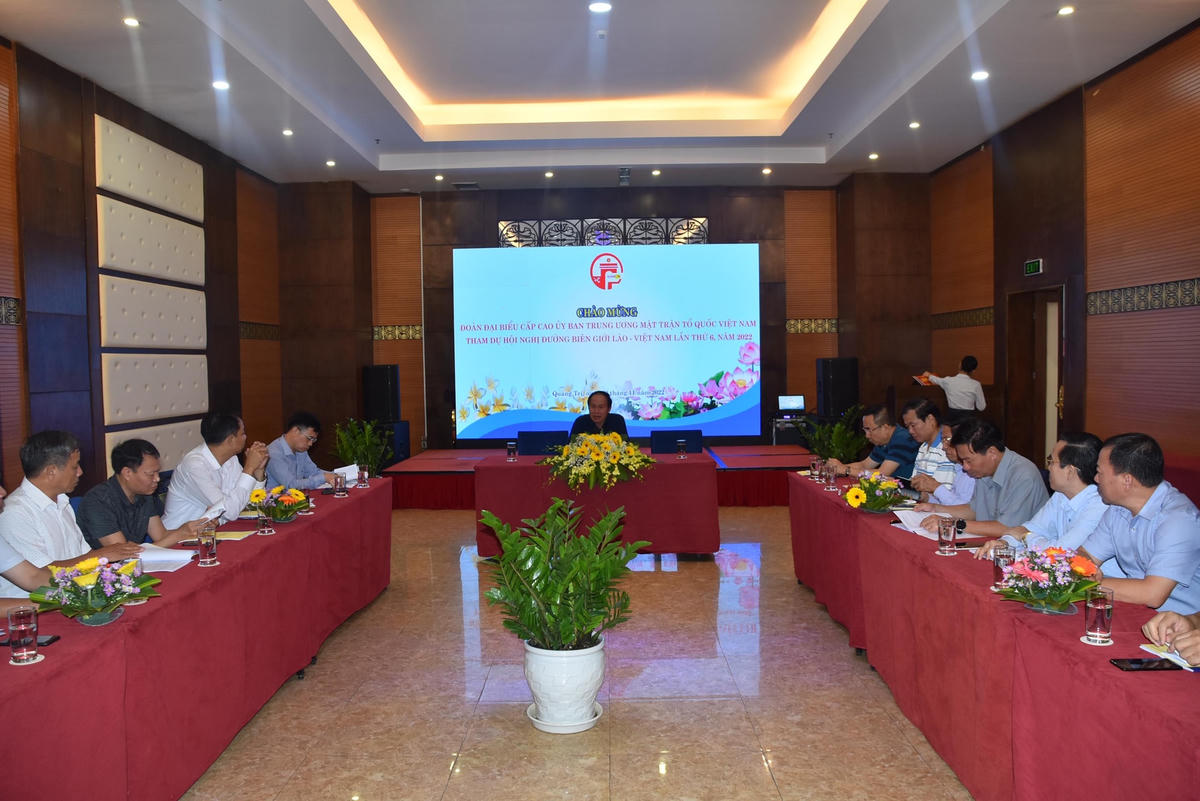 Quang cảnh cuộc họp.