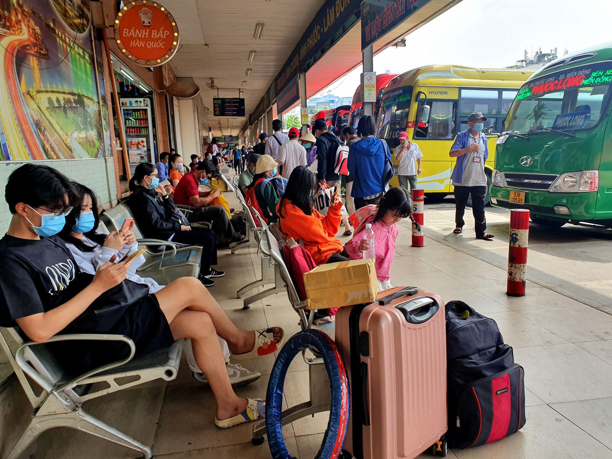 Hành khách tại Bến xe Miền Đông (TPHCM). Nguồn: NLĐ.