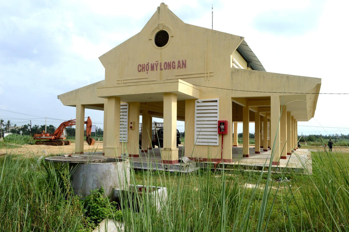 Chợ Mỹ Long An bỏ hoang.