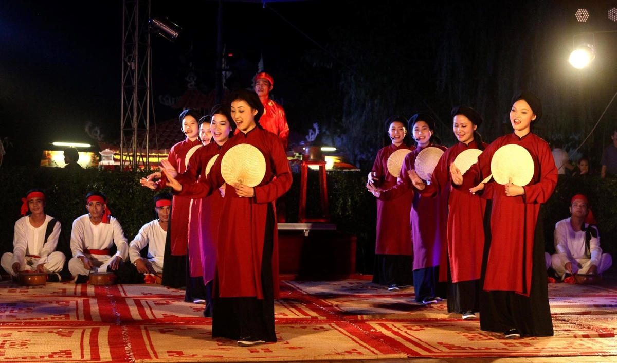 Tiết mục hát Xoan trong tour du lịch 