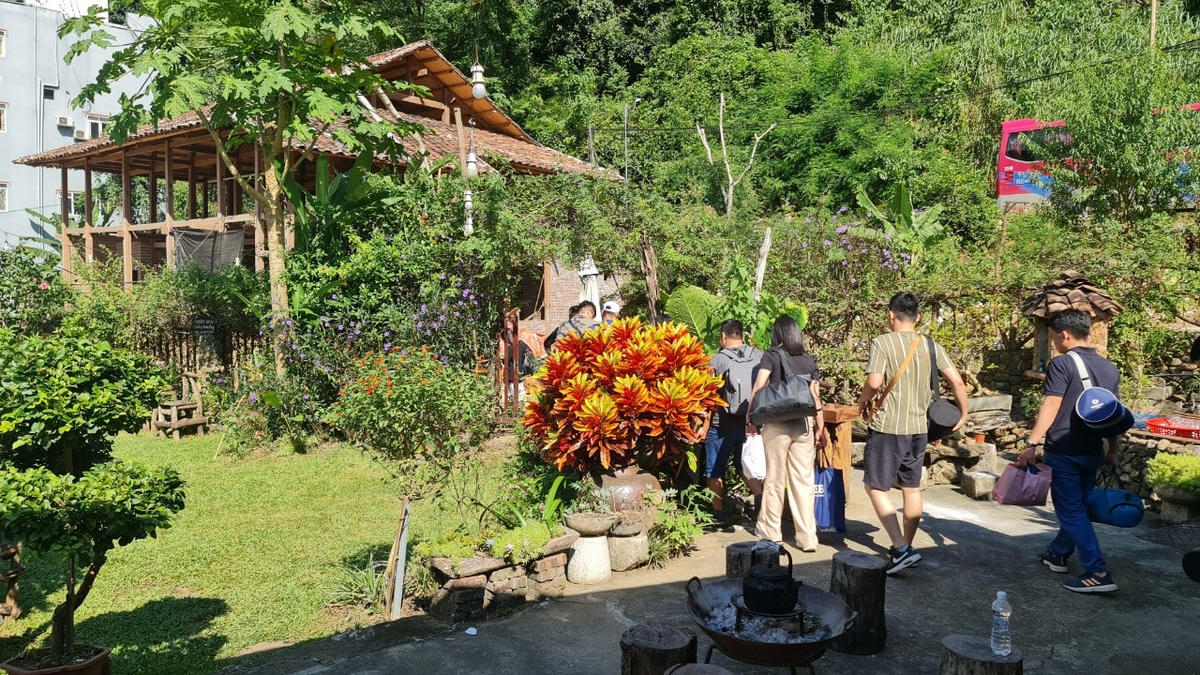 [ẢNH] Hồ Ba Bể - 'Ngọc xanh' giữa núi rừng Đông Bắc
