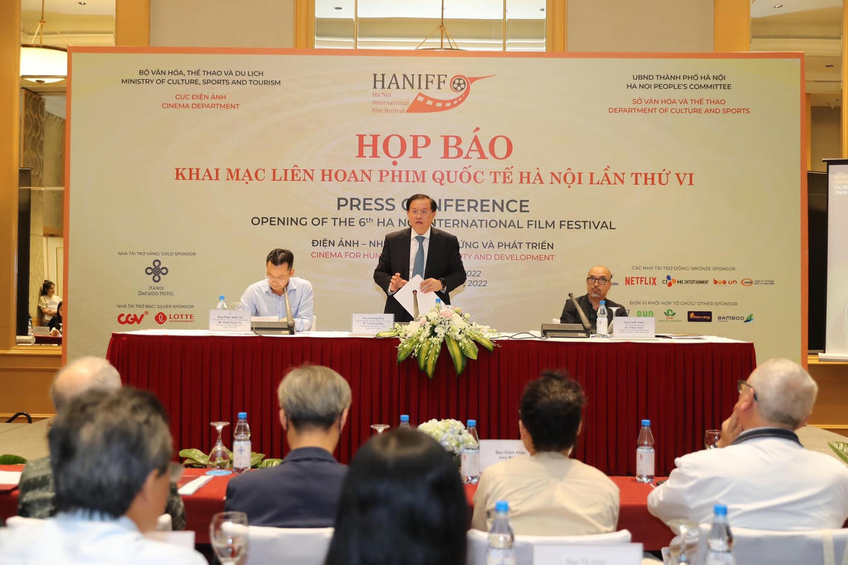 Toàn cảnh họp báo. Ảnh: Nam Nguyễn.