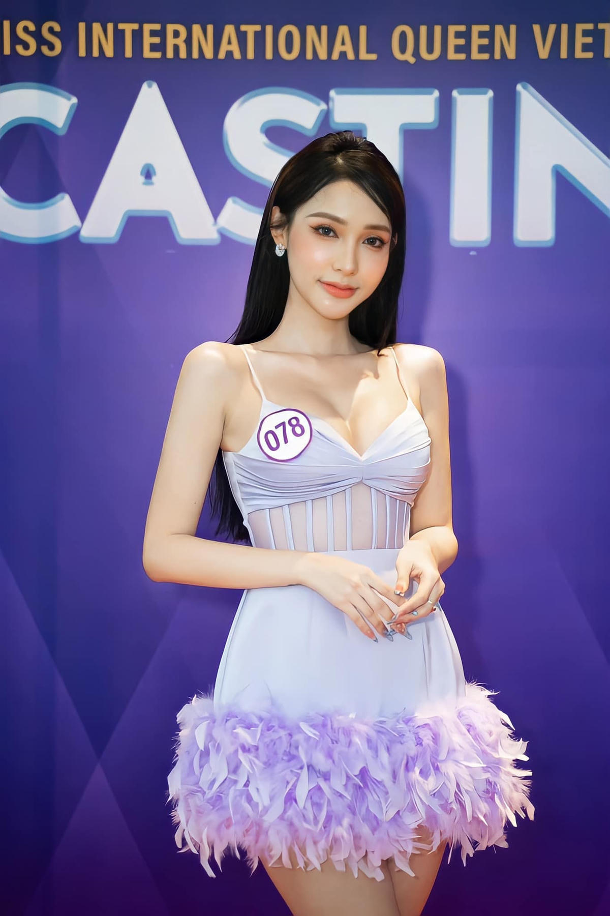 Thí sinh Hoa hậu chuyển giới sở hữu nhan sắc quyến rũ, vô cùng nổi bật. 
