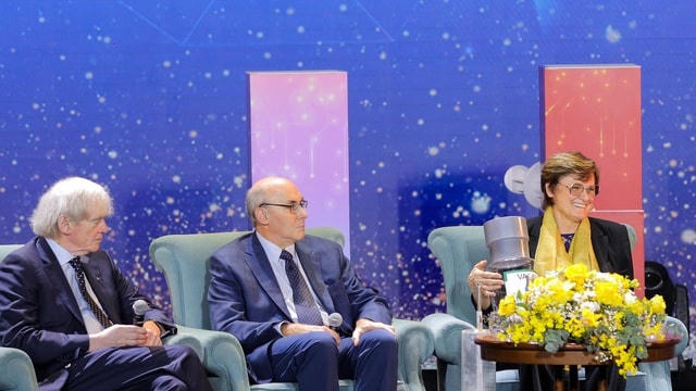 Chủ nhân giải thưởng VinFuture năm 2021 là 3 nhà khoa học với công trình nghiên cứu về công nghệ mRNA. Ảnh: TL.