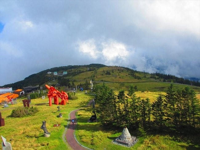 Bảo tàng ngoài trời nằm giữa cao nguyên ở độ cao 2.000 m