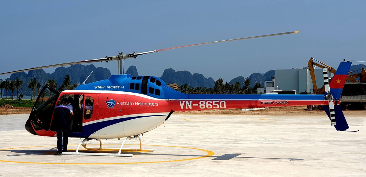 Hoạt động kinh doanh dịch vụ bay trực thăng tham quan trên vịnh Hạ Long bị tạm dừng.