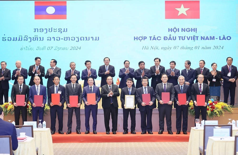 ttxvn-thu-tuong-pham-minh-chinh-va-thu-tuong-lao-sonexay-siphandone-du-hoi-nghi-hop-tac-dau-tu-viet-nam-lao-13-6211.jpg