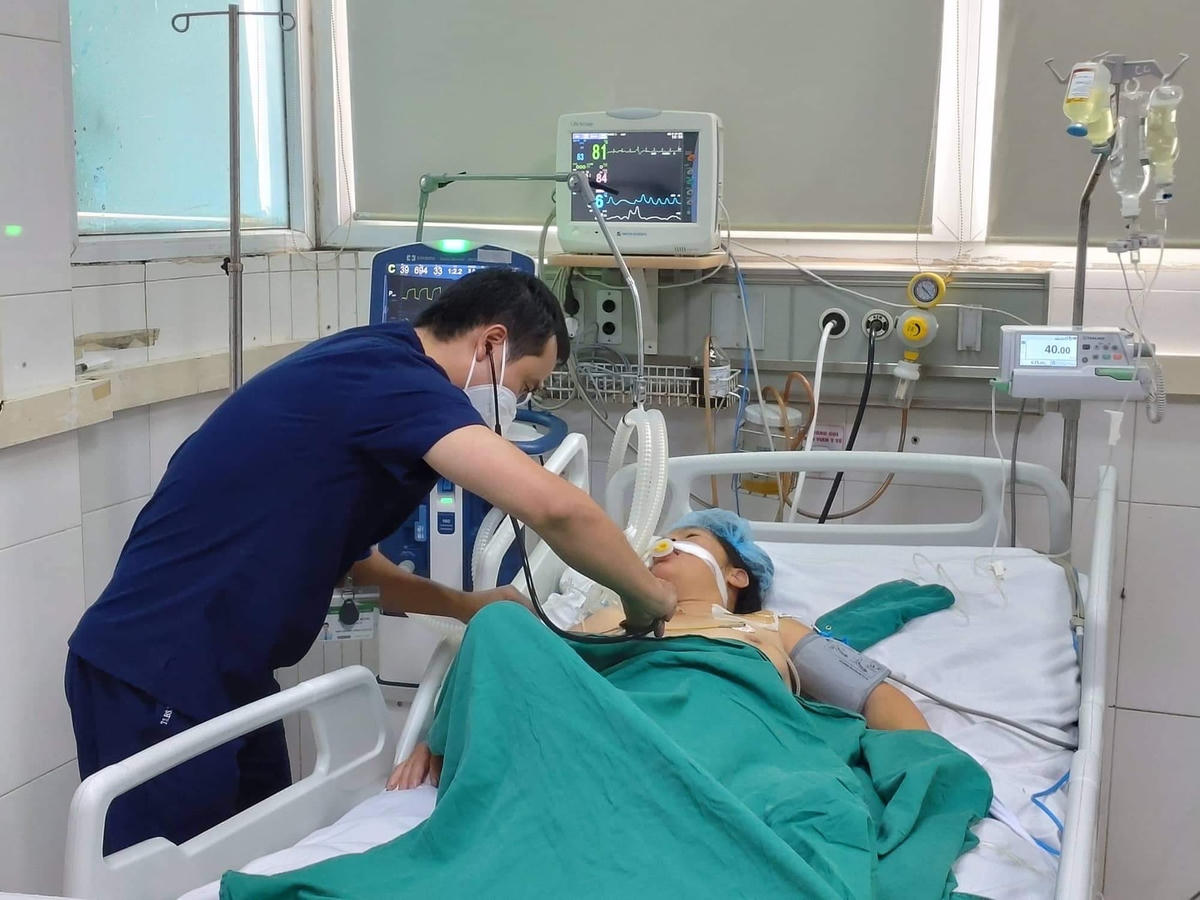 Bệnh nhân mắc sốt xuất huyết nặng điều trị tại Bệnh viện Bệnh nhiệt đới trung ương.