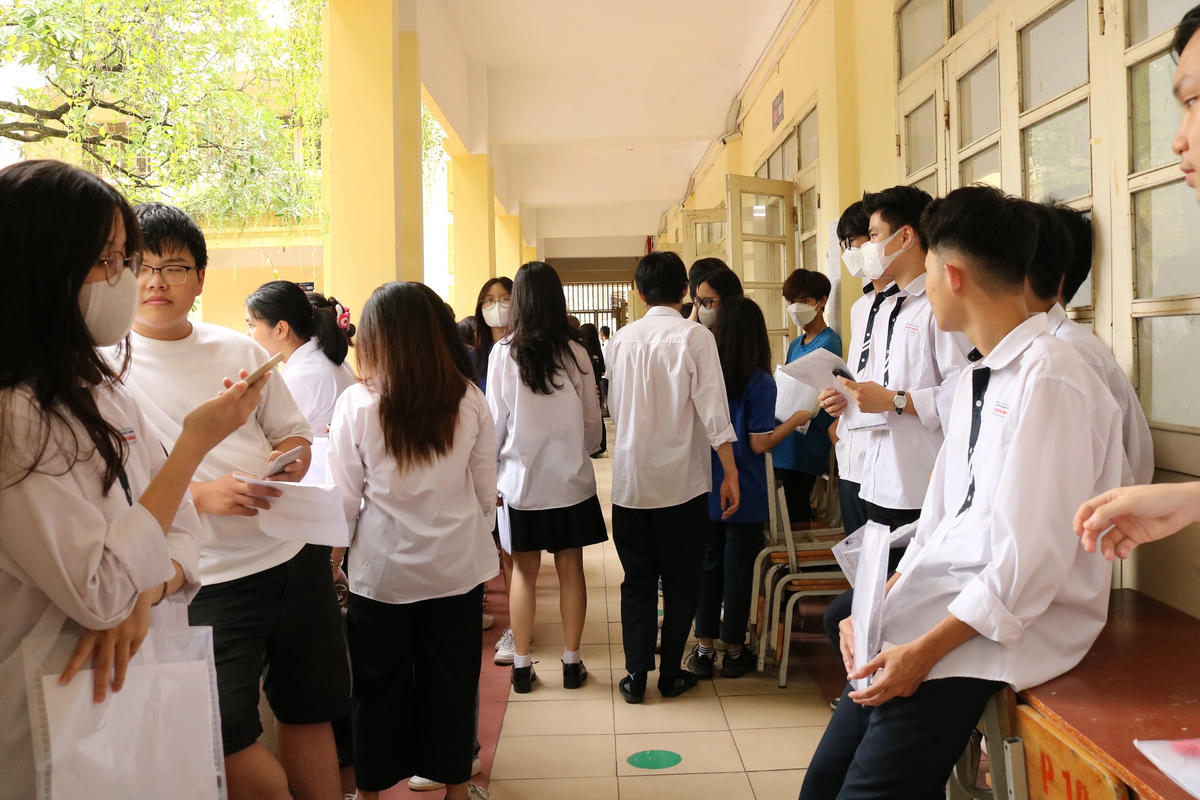 Thí sinh hồi hộp bước vào kỳ thi tốt nghiệp THPT 2023