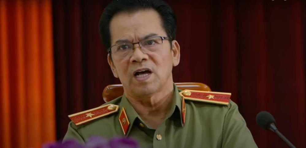 NSND Trần Nhượng "thoát xác" vai diễn phản diện, hóa thân thành chiến sĩ công an nghiêm minh. 