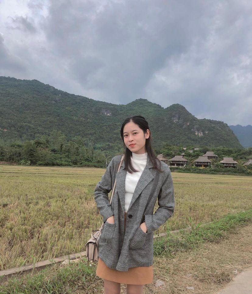 Quỳnh Anh thường dành phần nhỏ tiền kiếm được để mua sách và đầu tư.