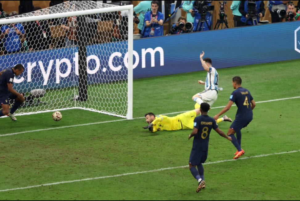 Messi ghi hai bàn, bao gồm cả trong hiệp phụ, trước khi giành chiến thắng trong loạt sút luân lưu. Ảnh: Getty.
