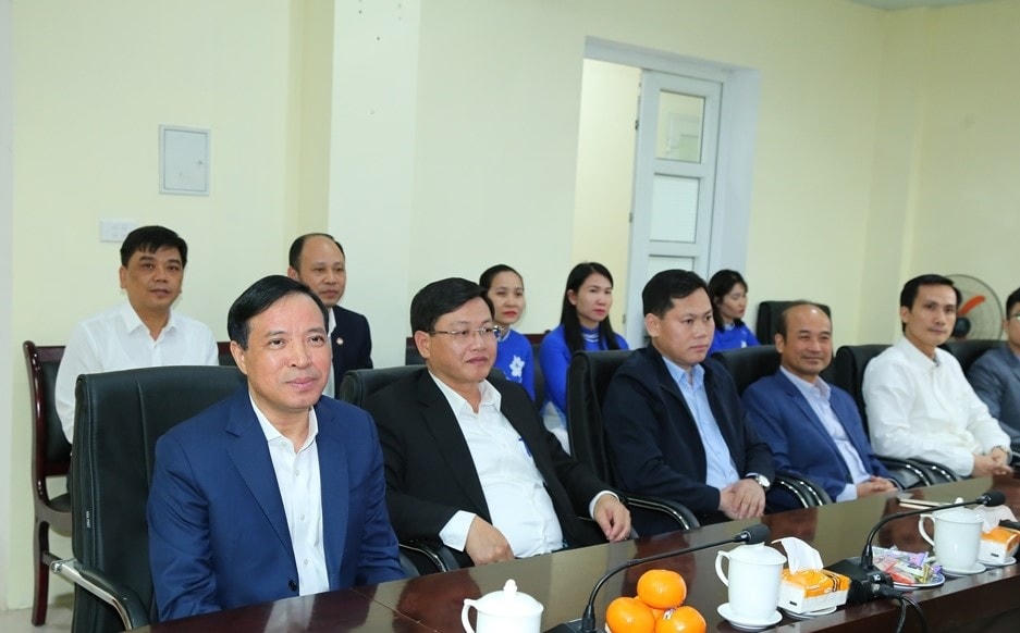 Phó Bí thư Thường trực Tỉnh ủy Lại Thế Nguyên ghi nhận những đóng góp của MTTQ tỉnh trong thời gian vừa qua. Ảnh: Quốc Hương
