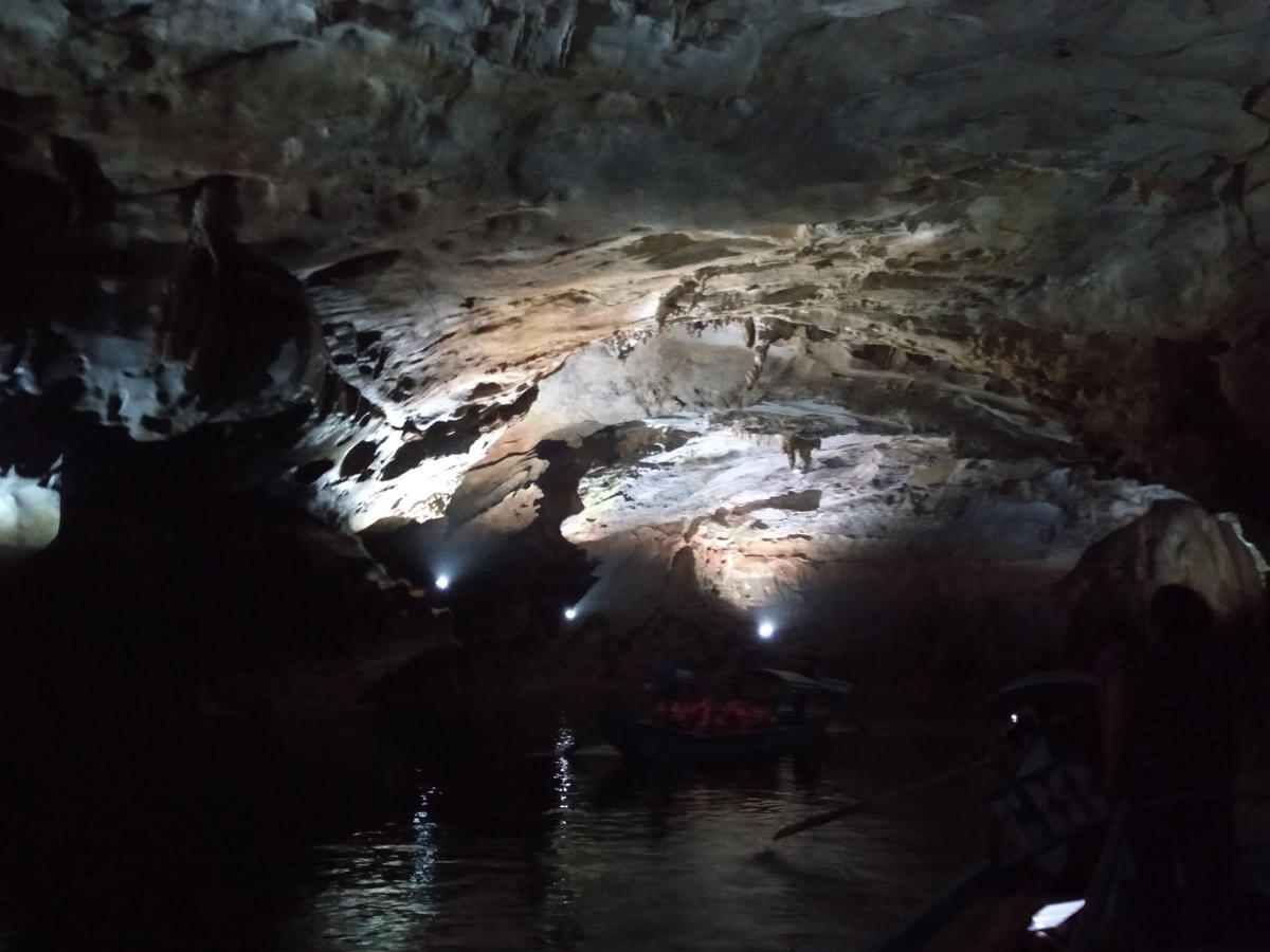 Trong lòng hang động Phong Nha.  