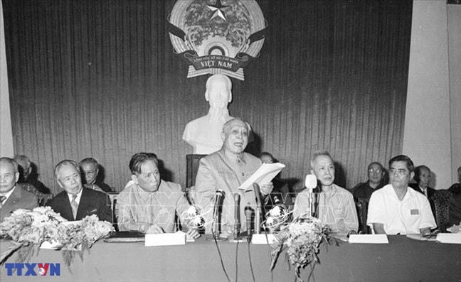 Đại hội Mặt trận dân tộc thống nhất Việt Nam họp từ ngày 31/1 đến 4/2/1977 
