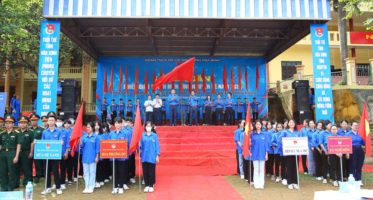 Toàn cảnh lễ ra quân chiến dịch thanh niên tình nguyện hè 2023.