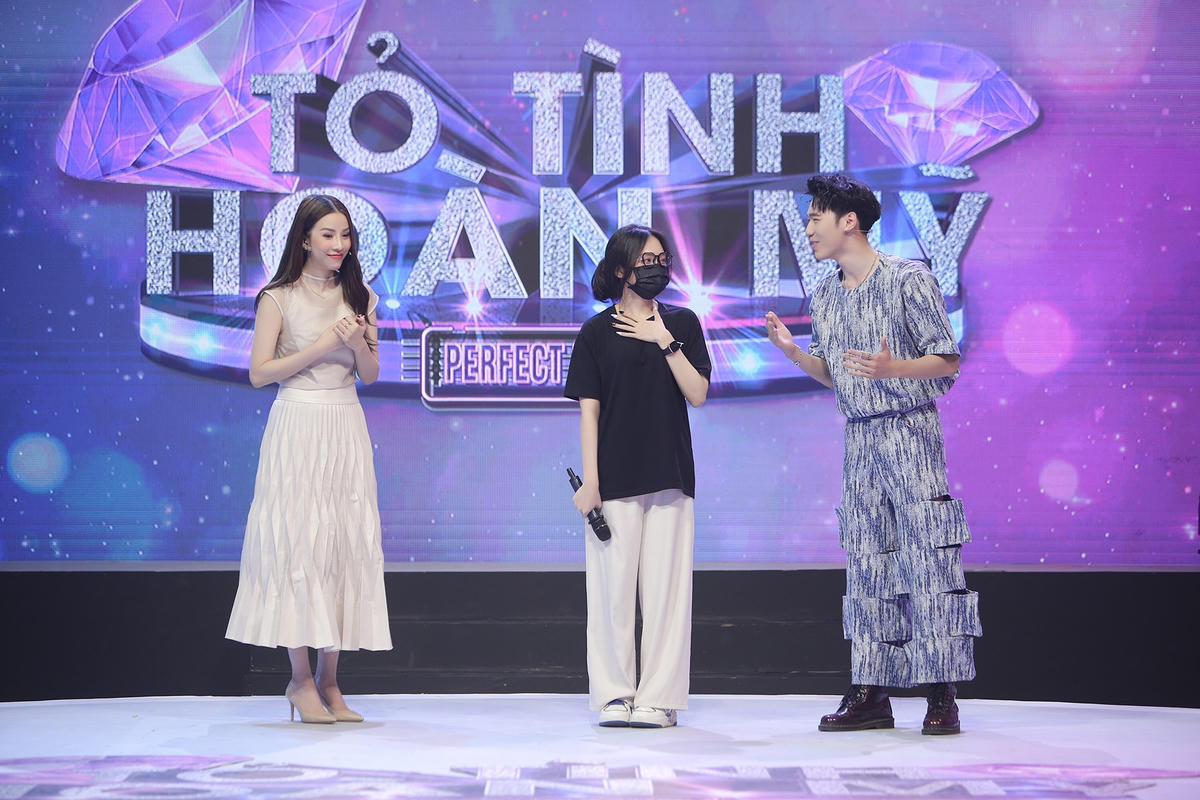 Hoàng Anh nhận được sự cổ vũ, động viên từ dàn khách mời và MC của chương trình. Ảnh: Perfect Universe.