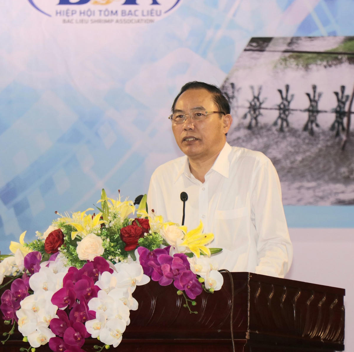 Thứ trưởng Bộ Nông nghiệp và Phát triển nông thôn Phùng Đức Tiến phát biểu tại diễn đàn.