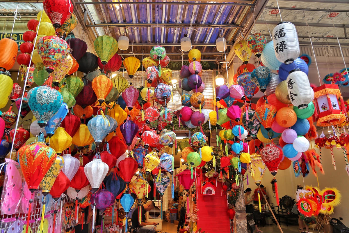 Phố Hàng Mã rực rỡ sắc màu Trung thu