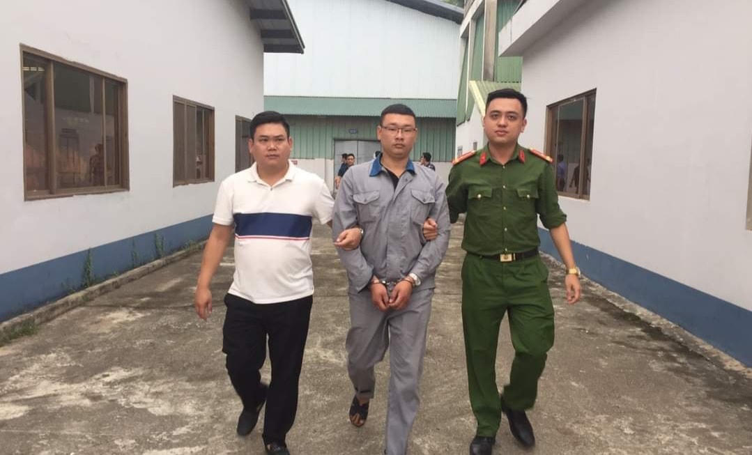 Đối tượng Trưởng bị bắt sau 3 tiếng trộm cắp tài sản của doanh nhân Hàn Quốc. Ảnh CAPT