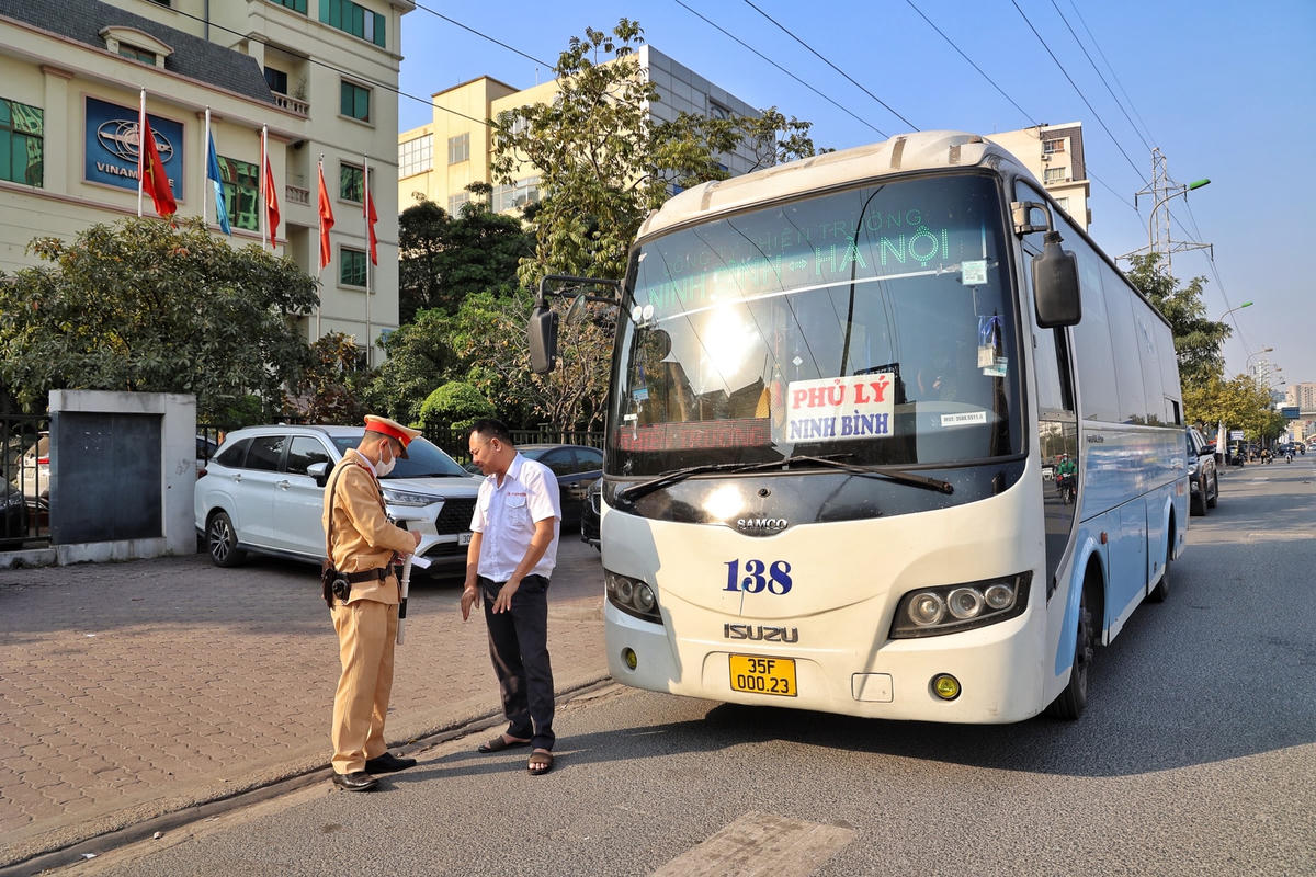 Theo Thiếu tá Trần Quang Chinh, ngoài công tác xử lý vi phạm, Đội CSGT số 6 cũng đẩy mạnh công tác tuyên truyền đối với các nhà xe phải chấp hành đảm bảo Luật Giao thông đường bộ. Yêu cầu các nhà xe ký cam kết thực hiện nghiêm túc. Ngoài ra, trong dịp cao điểm Tết các nhà xe không được phép tự ý tăng tiền vé, hay dừng đỗ, đón trả khách không đúng nơi quy định gây ảnh hưởng đến những người tham gia giao thông xung quanh.